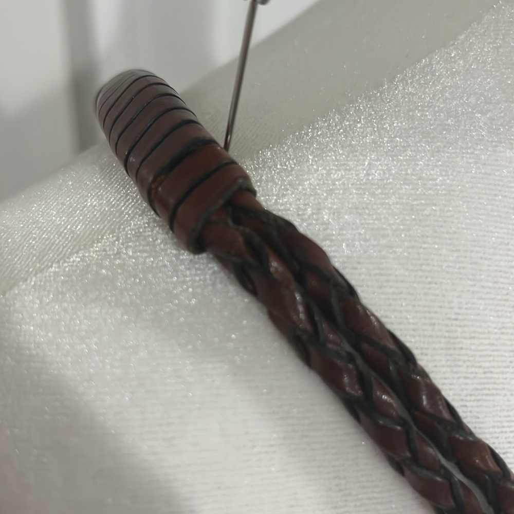 Elegant Brown Woven Handbag - Picture 3 of 8
